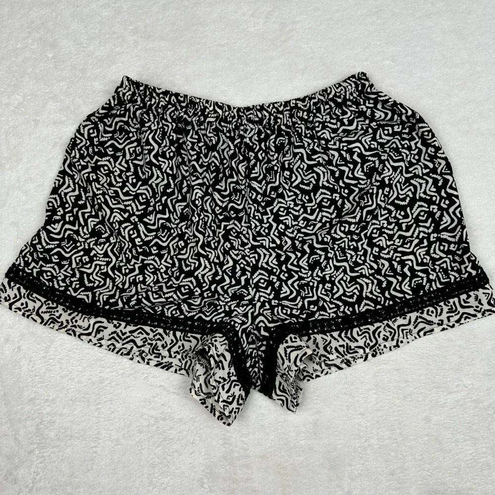 Xhilaration Black White Patterned Shorts Crochet Lace Trim Elastic Waist‎ Small